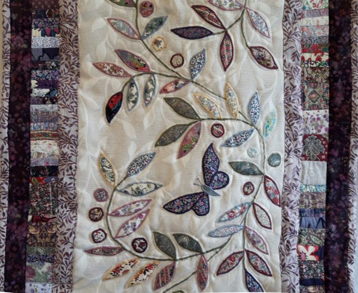 Bed Runner Mauve Trailing Leaves, Louise Bell Quilts